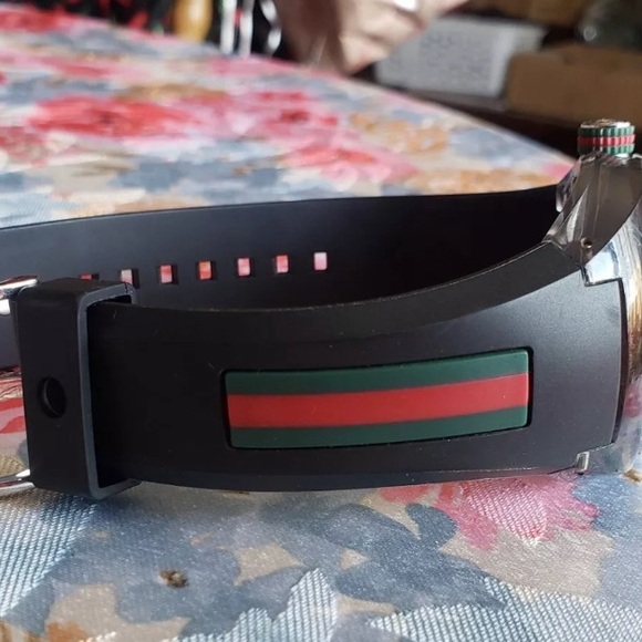 New Gucci Sync XXL 46mm YA137101 Black Rubber Band Black Dial Unisex Watch - Picture 4 of 8